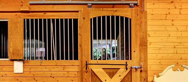 ADH - Stable barn with beam ceiling and door